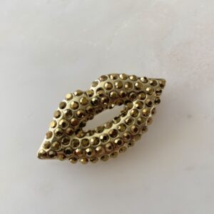 broche kiss